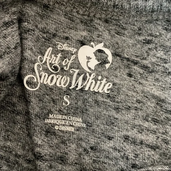 Disney Art of Snow White Women's Tank Top Size Small - Picture 9 of 9